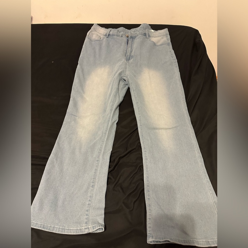 Women's Plus Washed Button Fly High Stretch Flared Leg Jeans With Pockets